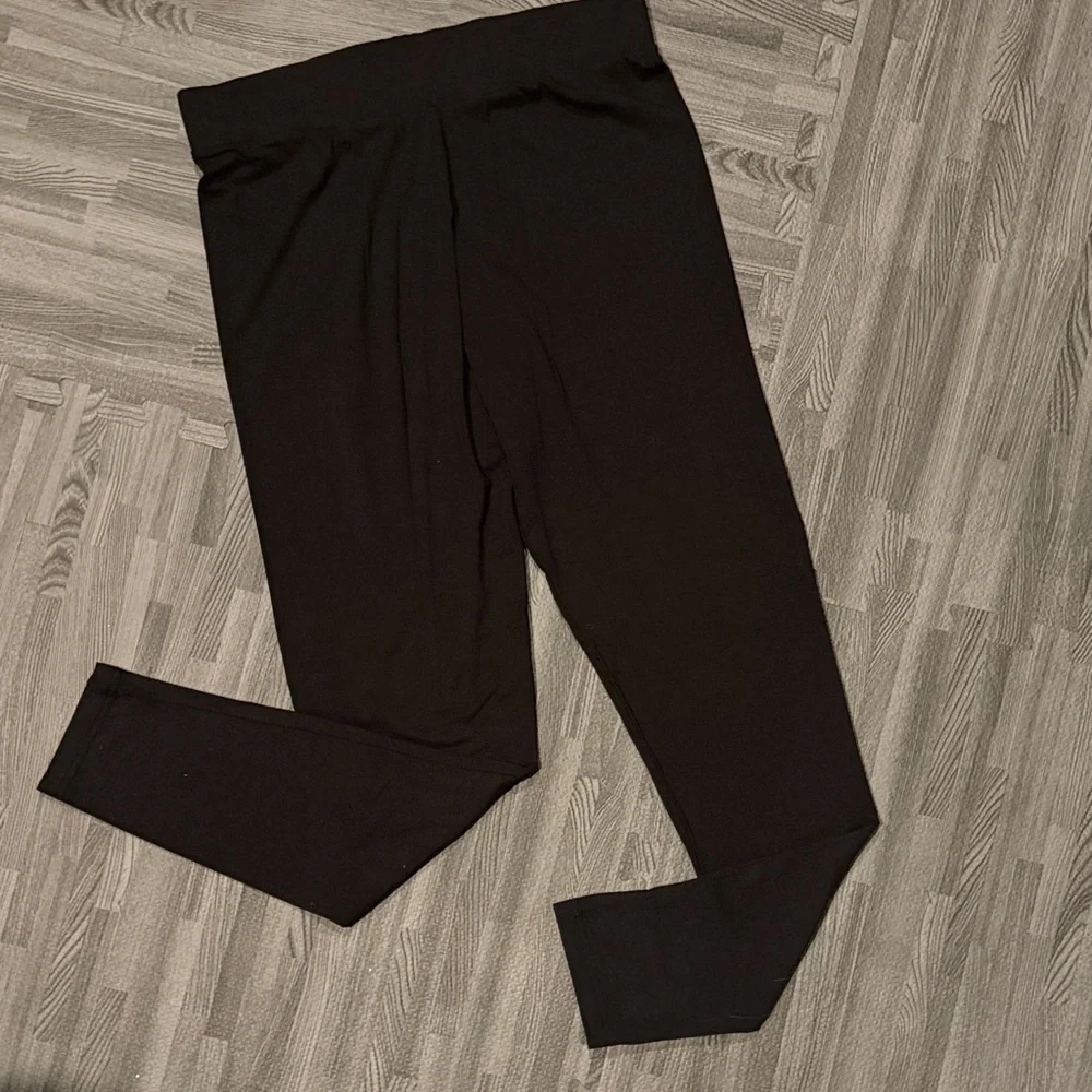 Black Leggings - Picture 1 of 3